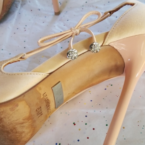 Badgley Mischka Pale Pink Shoes - Picture 4 of 7